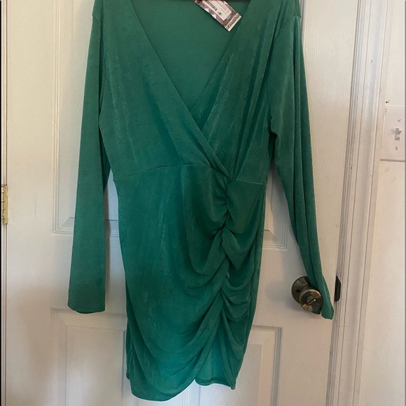 Wrap ruched dress - Picture 2 of 4